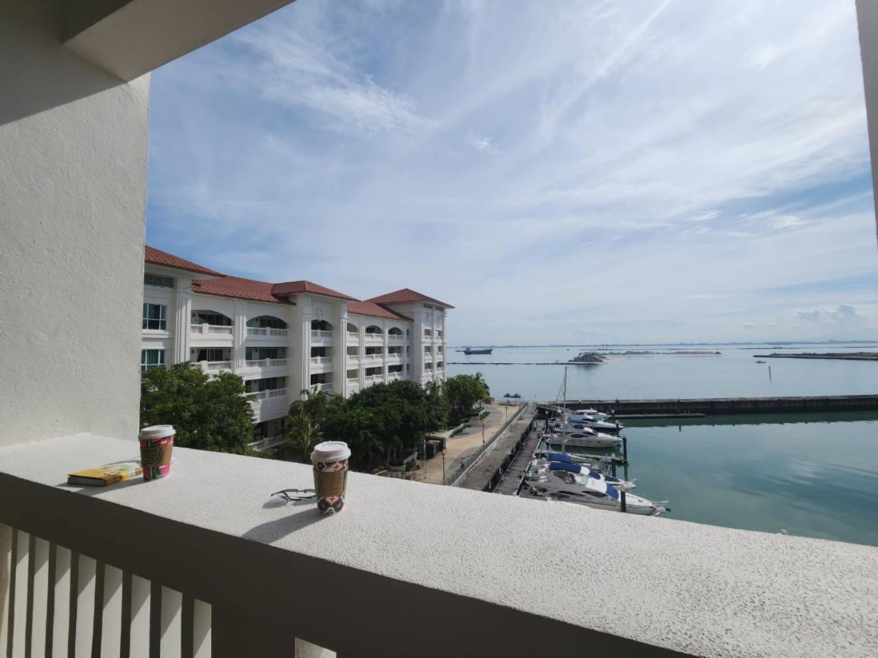 Straits Quay Marina Suites Penang By Aurorahomes Bagan Jermal Exterior foto